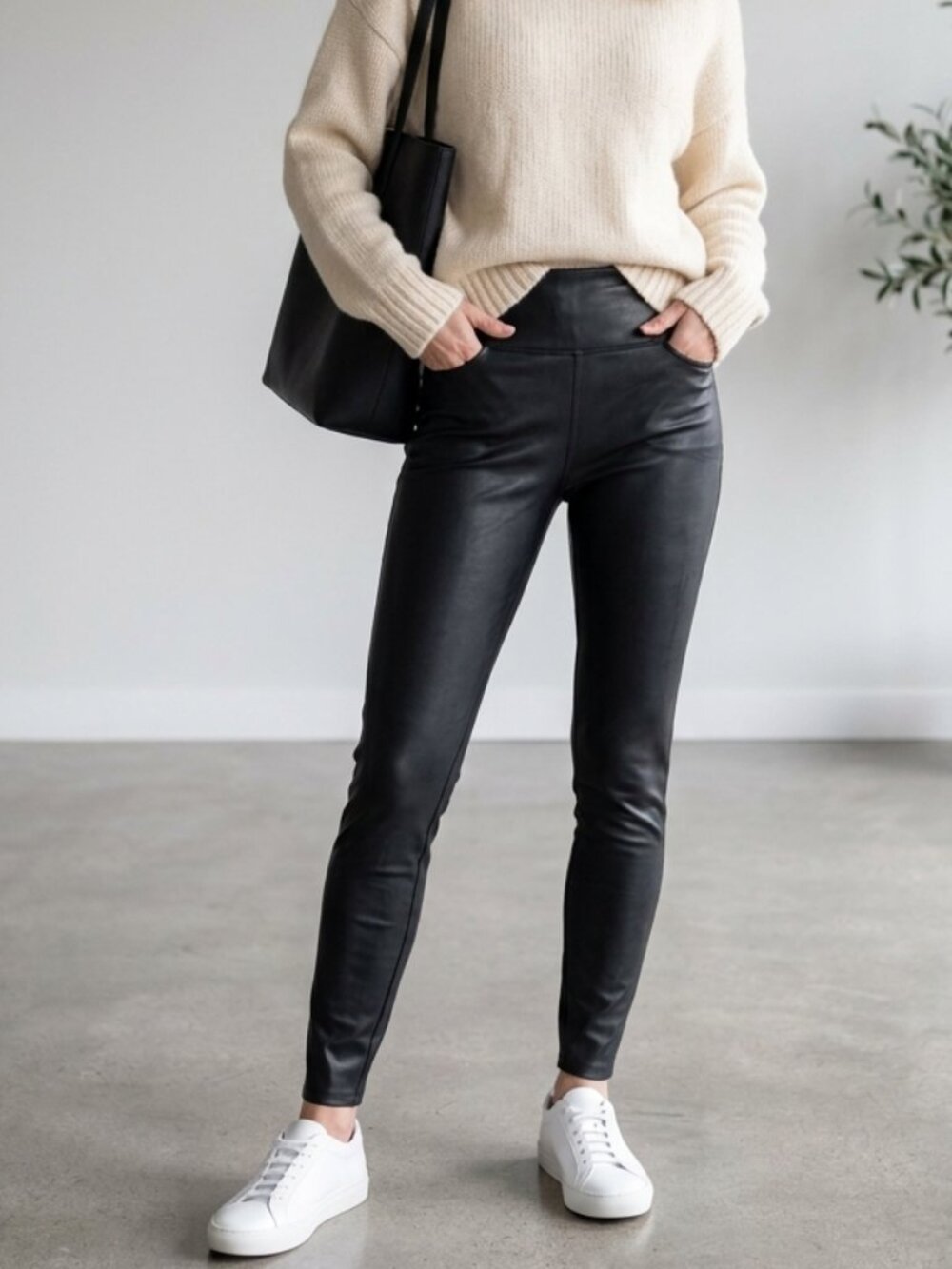 Aritzia Wilfred Free Daria Faux Vegan Leather Black High Rise Pant Leggings M